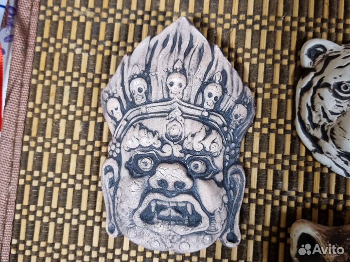 Керамические маски и фигурки