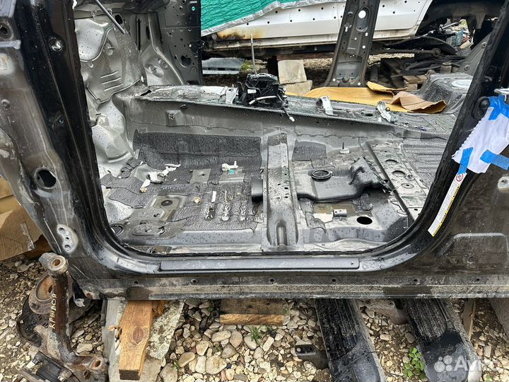 Lexus LX570 Порог левый