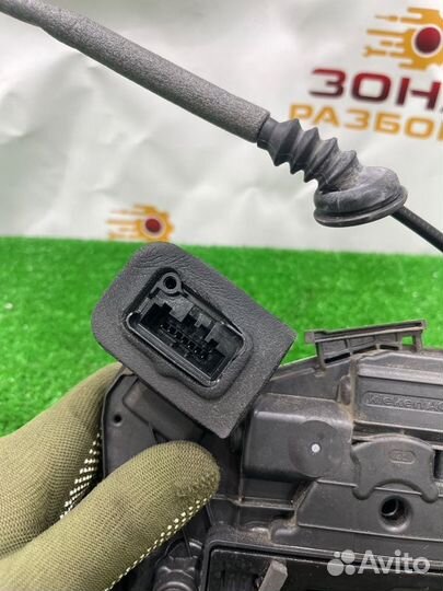 Замок боковой двери задний левый Volkswagen Golf