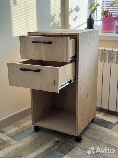 Ящик на колёсиках