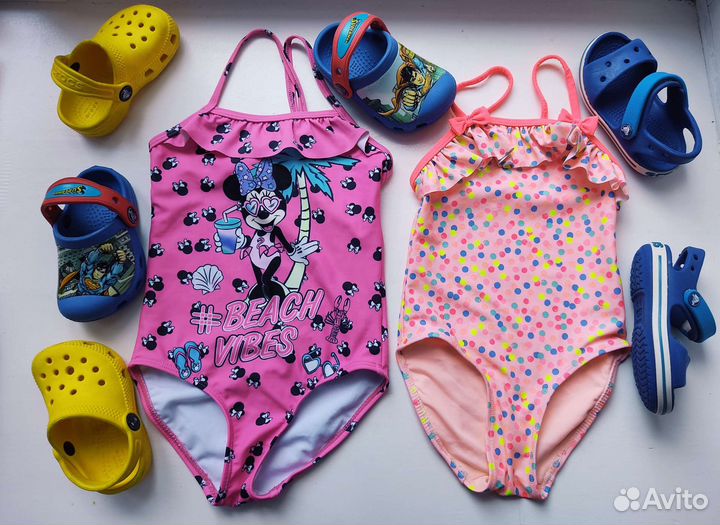 Купальник для девочки.Crocs сабо, сандалии