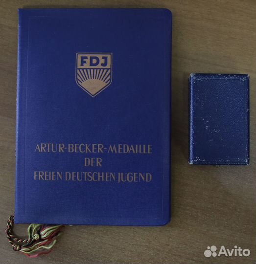 Медаль FDJ Артур Беккер + наградная грамота ГДР
