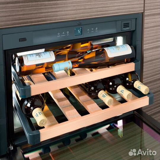 Встраиваемый винный шкаф Liebherr WKEgb 582