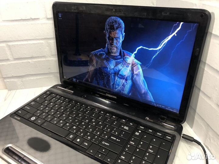 Игровой ноутбук Toshiba 2 видеокарты