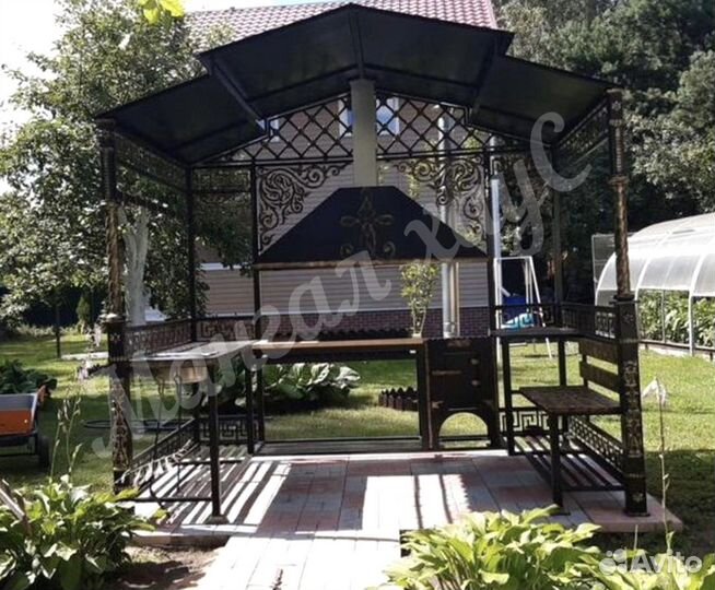 Мангал с крышей