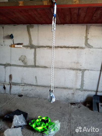 Страховочная привязь