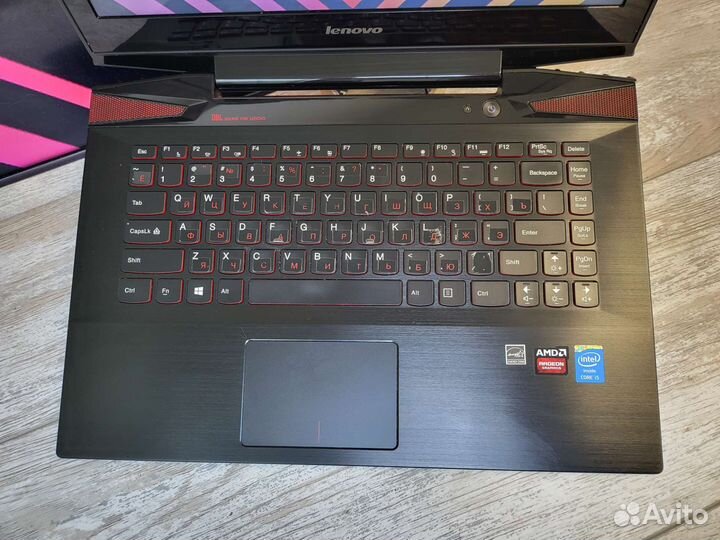 Игровой ноутбук Lenovo в карбоне и металле