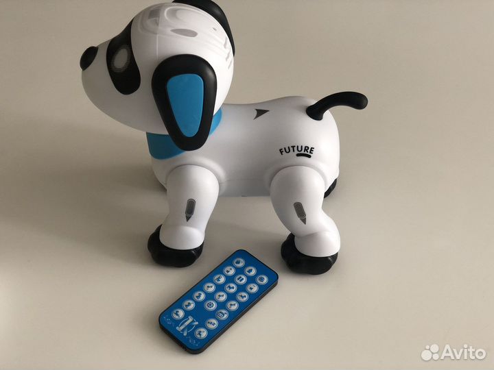 Робот ику Собака на пульте упрваления