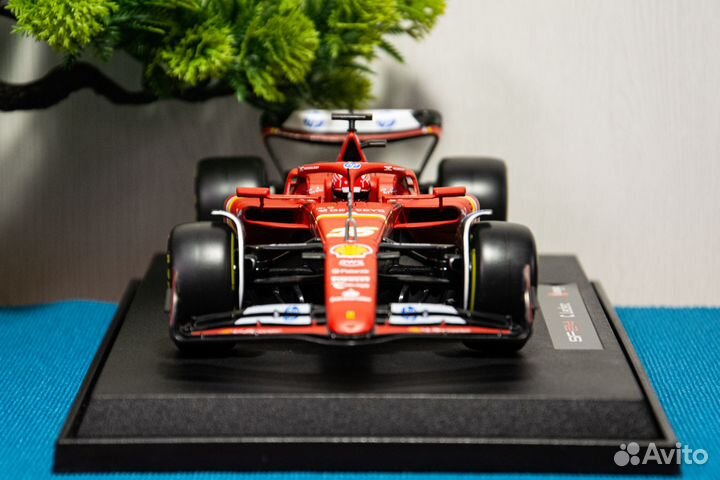 Модель болида F1 Ferrari SF24, 1:18, Леклер