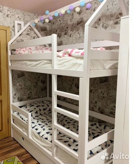 Детская кровать с бортиком