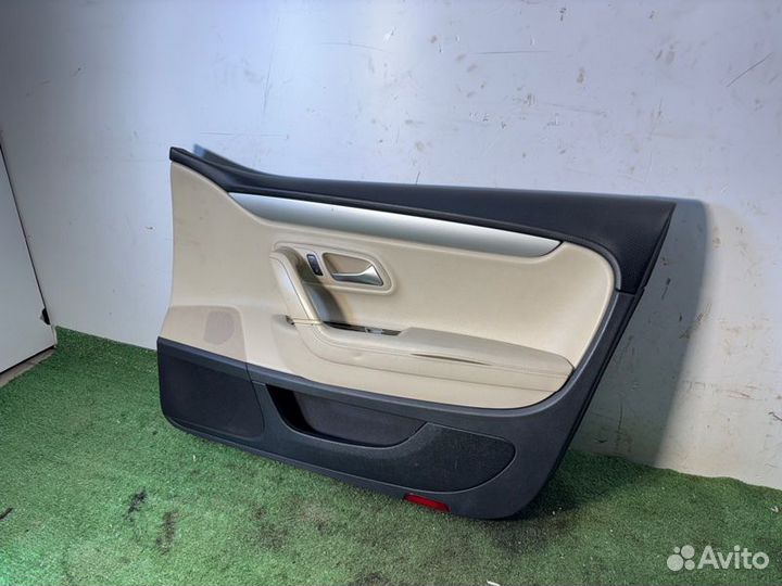 Обшивка двери передняя правая Volkswagen Passat Cc