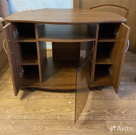 Тумба под телевизор угловая