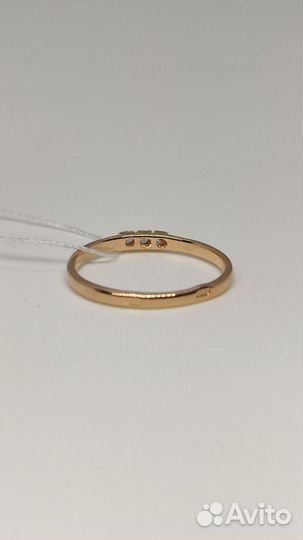 Золотое кольцо с фианитами 15,5 (8150)