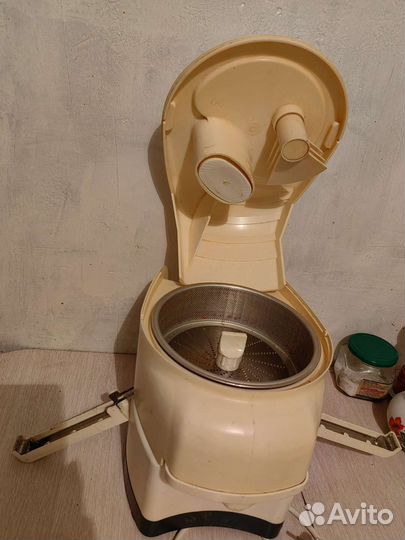 Соковыжималка свпп-301