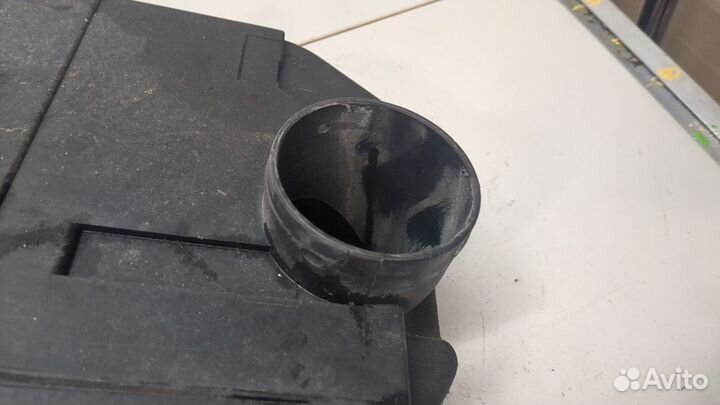 Корпус воздушного фильтра Audi A6 (C4), 1997