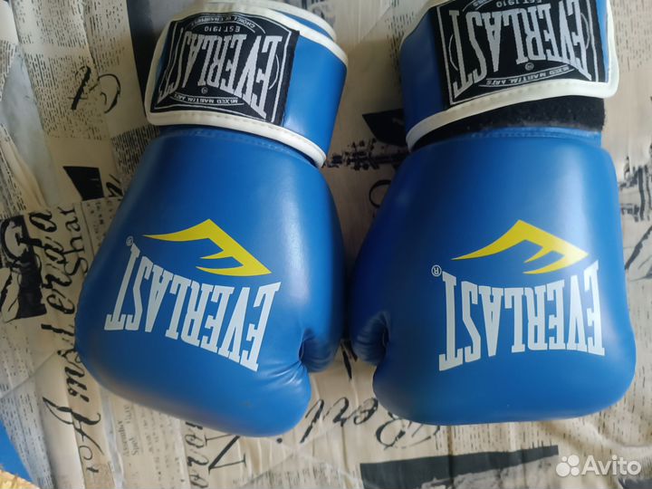 Боксерские перчатки 14 oz everlast