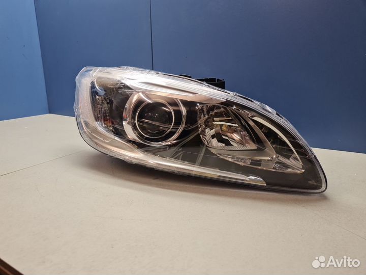 Фара правая Volvo S60 2010-2018