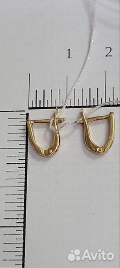 Золотые серьги с камнем