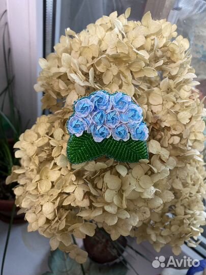 Брошь из бисера