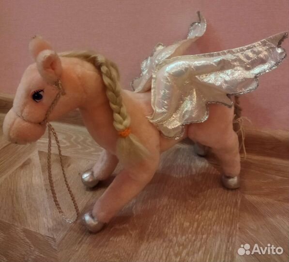 Лошадь на крыльях