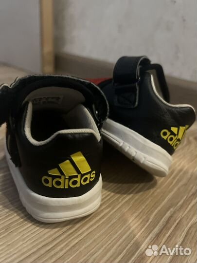 Кроссовки adidas детские