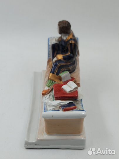 Фарфоровая чернильница «Пушкин за работой» лфз