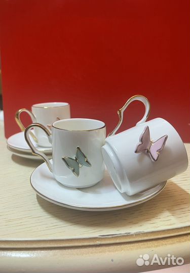 Кофейные чашки с блюдцами
