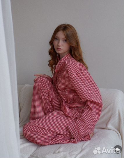 Абсолютно новый пижамный костюм