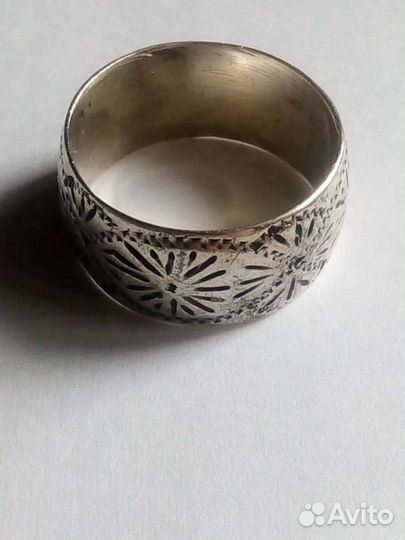 Старинное обручальное кольцо с узором