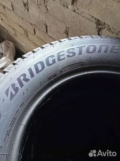 Bridgestone Blizzak DM-V2 215/65 R16 98S