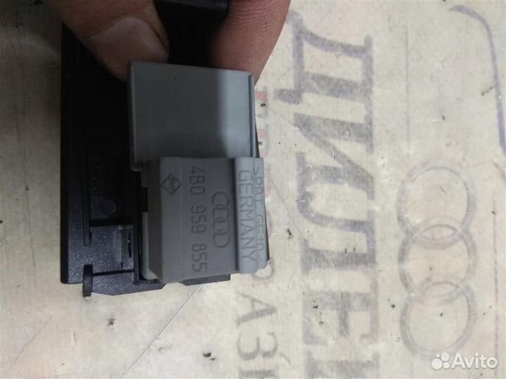 Кнопка стеклоподъемника Audi Allroad quattro 2000