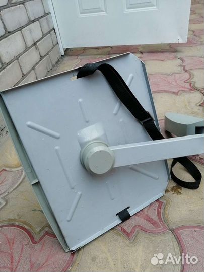 Полка навесная под телевизор