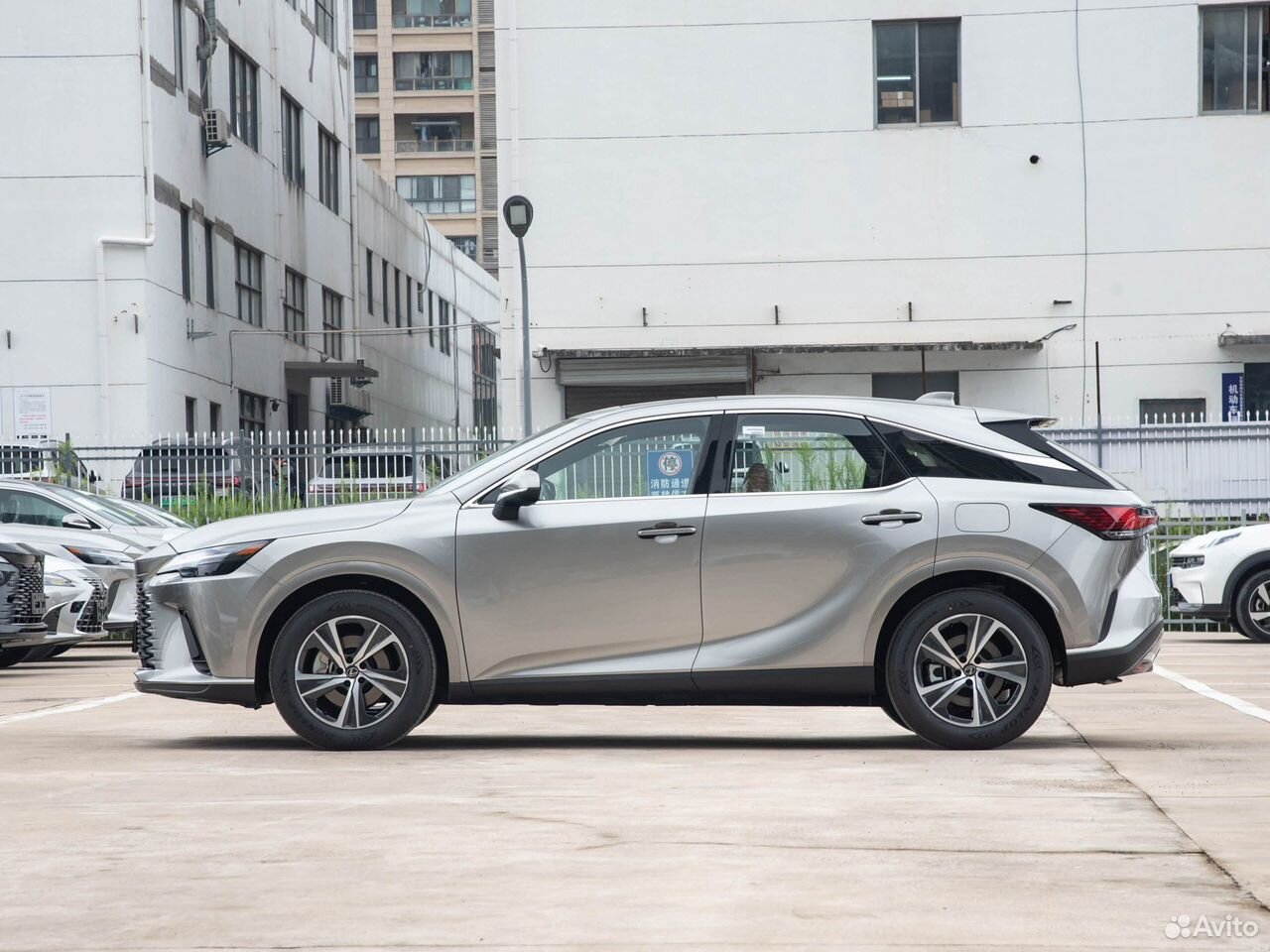 Lexus RX 2.0 AT, 2025, 130 км
