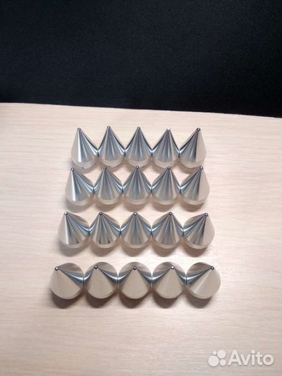 Декоративные шипы для колёсных болтов автомобиля