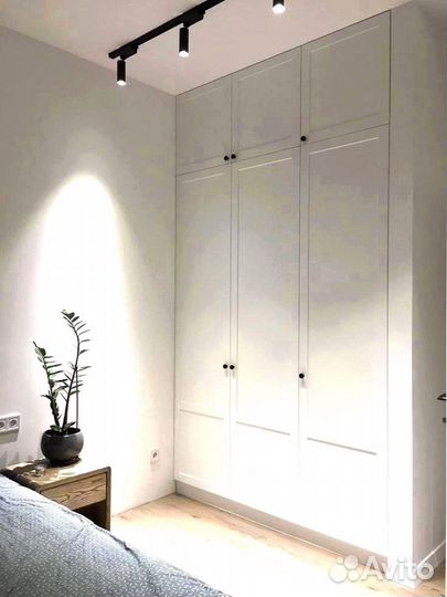 Встроенные шкафы в классическом стиле под заказ