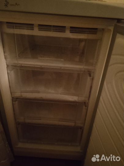 Продам морозильную камеру