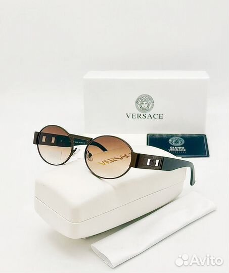 Солнцезащитные очки Versace