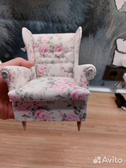 Кресло ручной работы для кукол формата 1:6