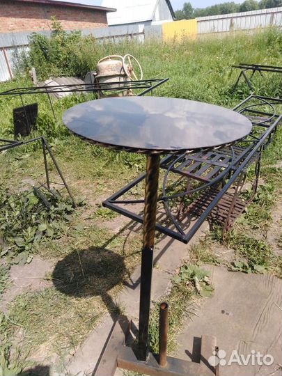 Столик на кладбище