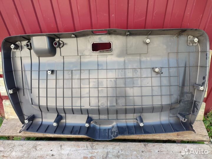 Обшивка крышки багажника honda