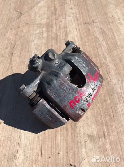 Суппорт передний правый Volkswagen Polo 1.6L