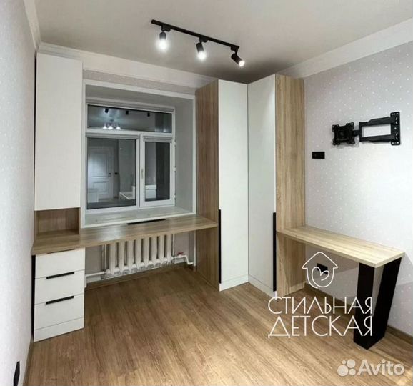 Письменный стол