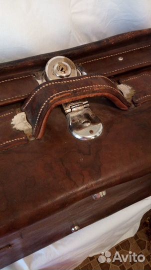 Чемодан кожанный Европа