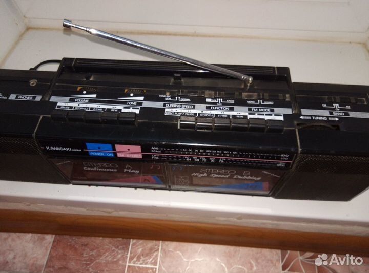 Двухкассетный магнитофон 