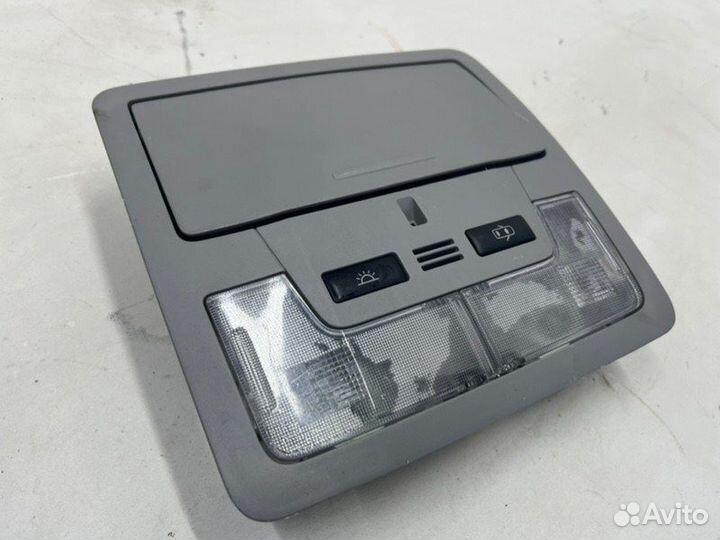 Плафон освещения салона передний Toyota Camry