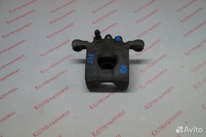 Nissan 44001-8J10A Суппорт задний правый