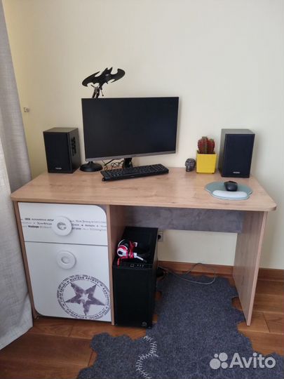 Детский письменный стол и стул