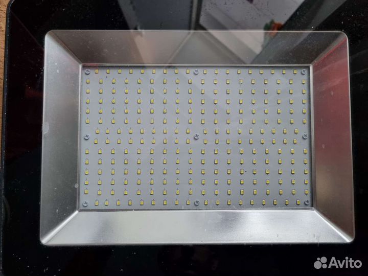 Светодиодный прожектор 150 вт