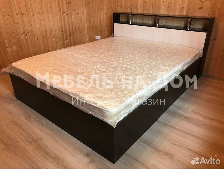 Кровать с матрасом