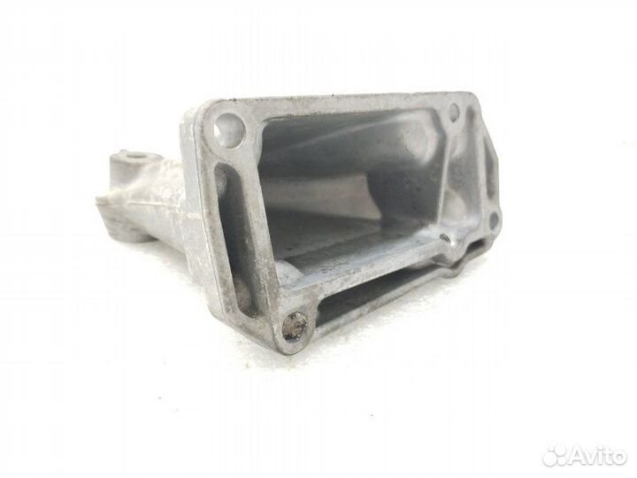 Кронштейн двигателя левый Mercedes-Benz C-Class